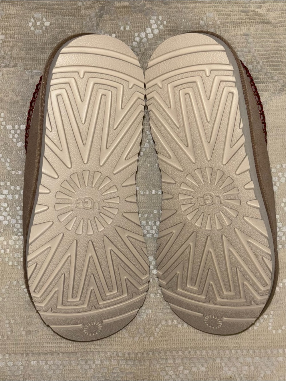 UGG Women's Chestnut Suede Mule Slippers with Red Trim Size 7 BRAND NEW - Picture 5 of 14